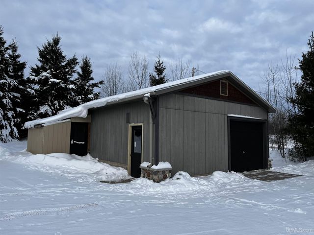 21605 Massie Road, Chassell, MI 49916
