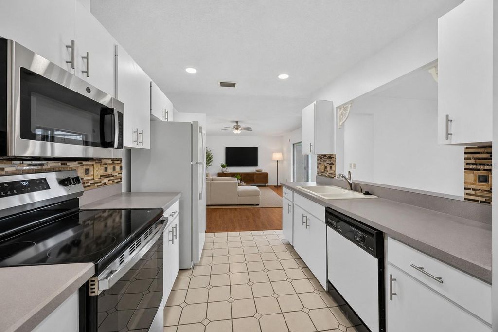 6510 11TH AVENUE W, BRADENTON, FL 34209 — photo 5