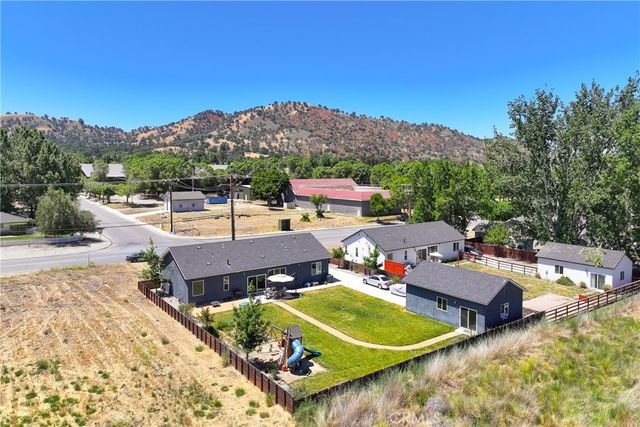 28301 stallion springs drive, Tehachapi, CA 93561