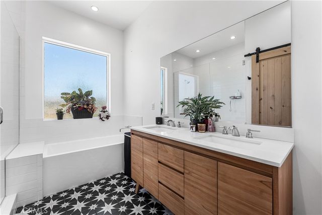 28301 stallion springs drive, Tehachapi, CA 93561