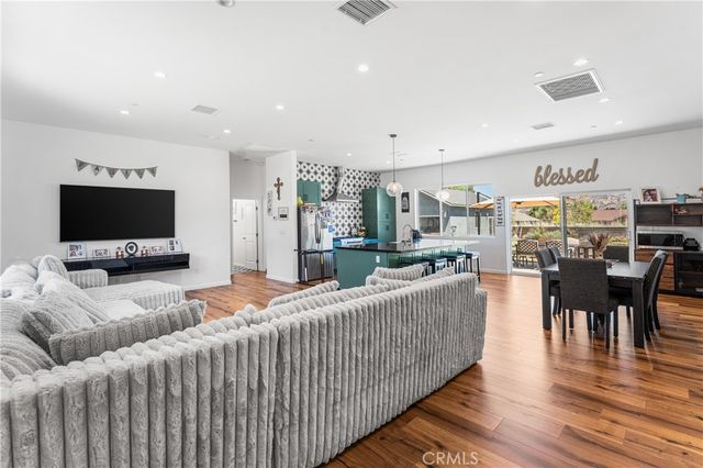 28301 stallion springs drive, Tehachapi, CA 93561