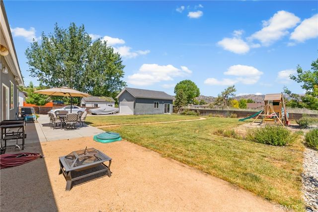 28301 stallion springs drive, Tehachapi, CA 93561