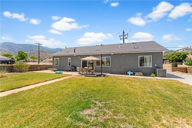 28301 stallion springs drive, Tehachapi, CA 93561
