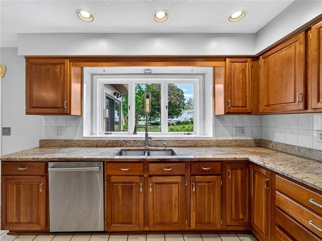 260 White Rabbit Trail, Greece, NY 14612