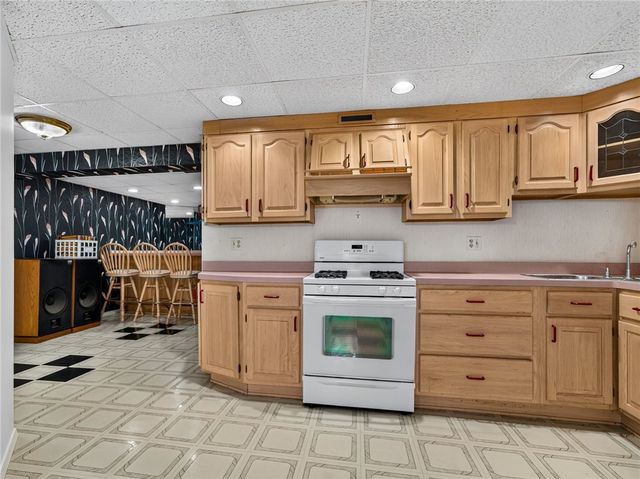 260 White Rabbit Trail, Greece, NY 14612