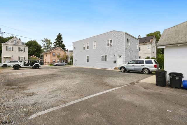 25 Grunwald St, Clifton City, NJ 07013