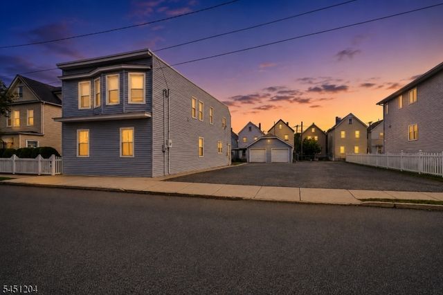 25 Grunwald St, Clifton City, NJ 07013