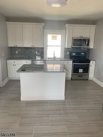 25 Grunwald St, Clifton City, NJ 07013