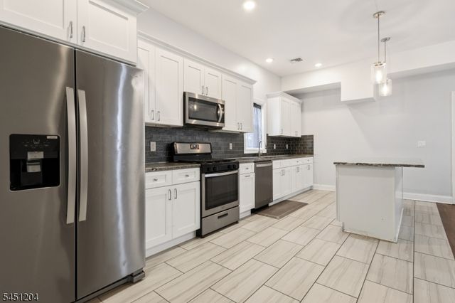25 Grunwald St, Clifton City, NJ 07013