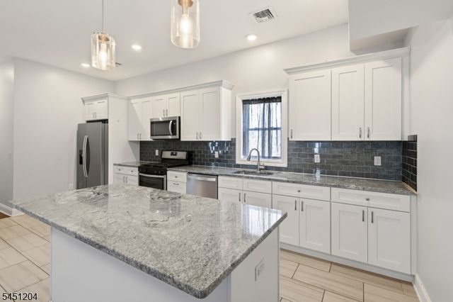 25 Grunwald St, Clifton City, NJ 07013