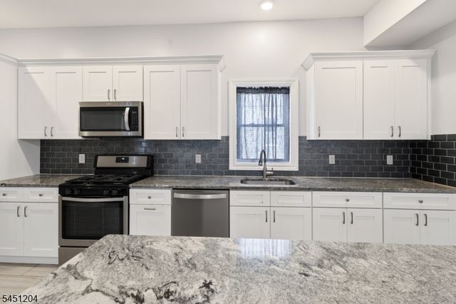 25 Grunwald St, Clifton City, NJ 07013