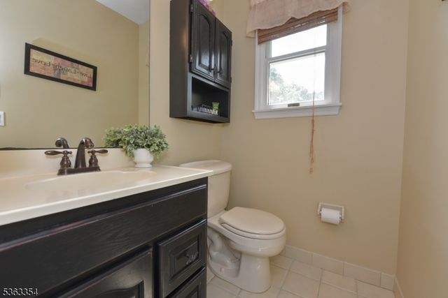 50 Van Schaik Ln, Wyckoff Twp., NJ 07481