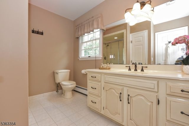 50 Van Schaik Ln, Wyckoff Twp., NJ 07481