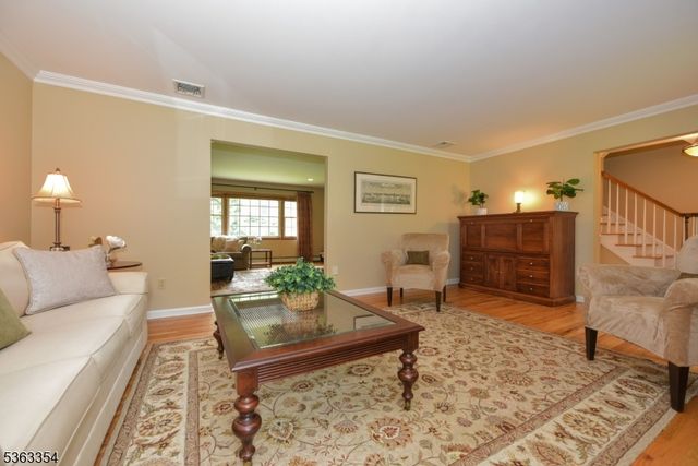 50 Van Schaik Ln, Wyckoff Twp., NJ 07481