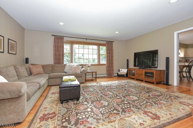 50 Van Schaik Ln, Wyckoff Twp., NJ 07481