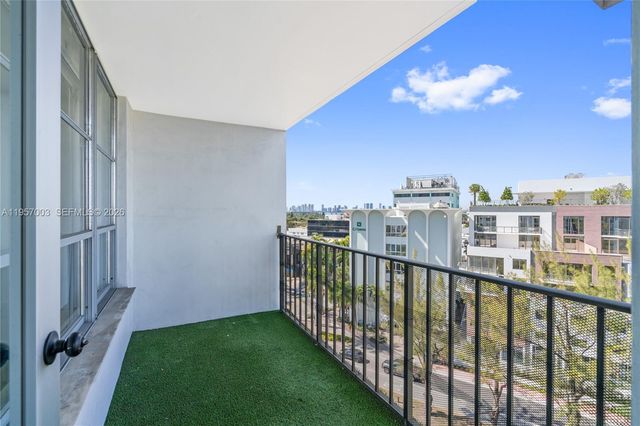 4101 Pine Tree Dr 828, Miami Beach, FL 33140