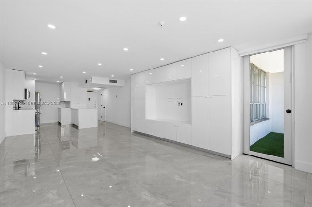 4101 Pine Tree Dr 828, Miami Beach, FL 33140