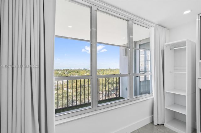 4101 Pine Tree Dr 828, Miami Beach, FL 33140