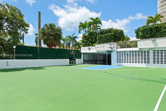 4101 Pine Tree Dr 828, Miami Beach, FL 33140