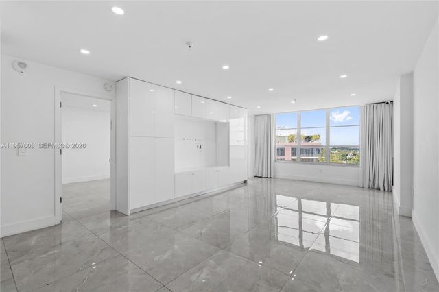 4101 Pine Tree Dr 828, Miami Beach, FL 33140