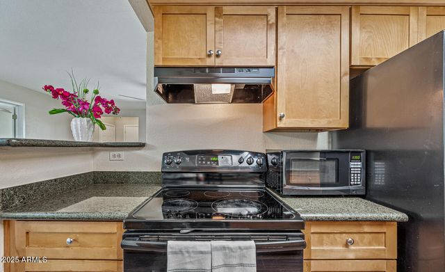 4608 W Maryland Avenue 208, Glendale, AZ 85301