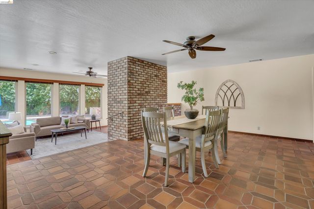 2876 Stirrup Dr, Oakley, CA 94561