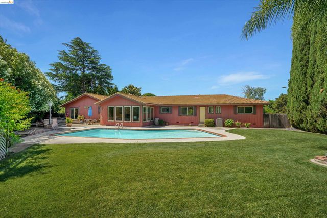 2876 Stirrup Dr, Oakley, CA 94561