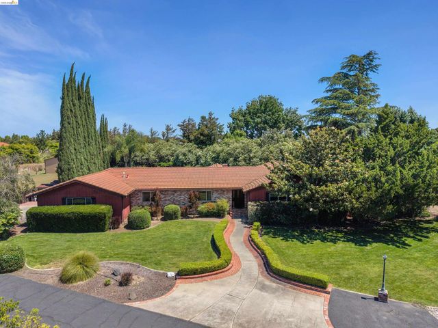 2876 Stirrup Dr, Oakley, CA 94561
