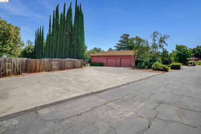 2876 Stirrup Dr, Oakley, CA 94561