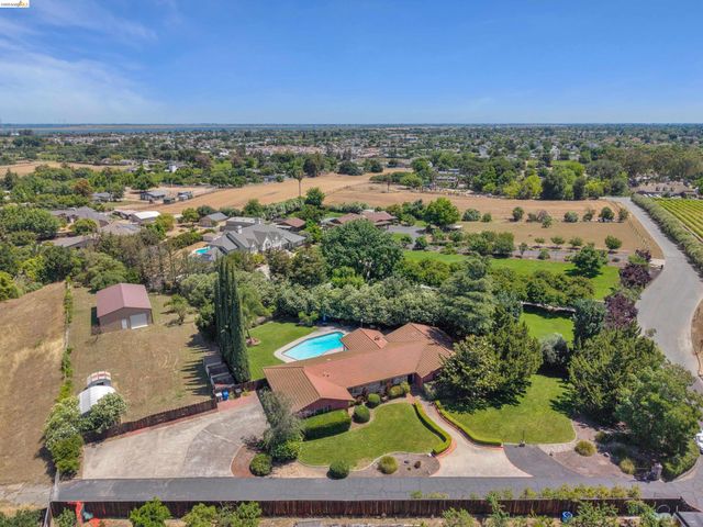 2876 Stirrup Dr, Oakley, CA 94561