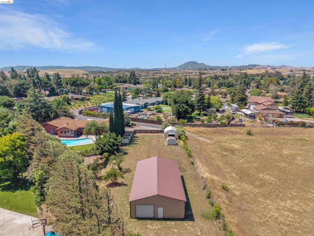 2876 Stirrup Dr, Oakley, CA 94561