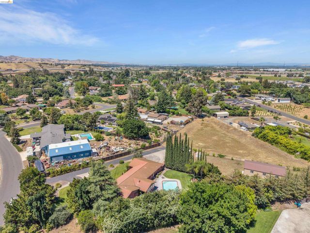 2876 Stirrup Dr, Oakley, CA 94561