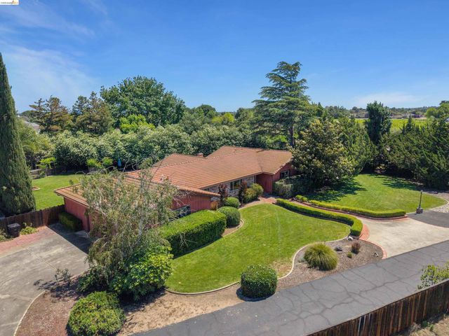 2876 Stirrup Dr, Oakley, CA 94561