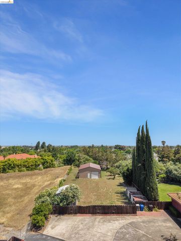2876 Stirrup Dr, Oakley, CA 94561