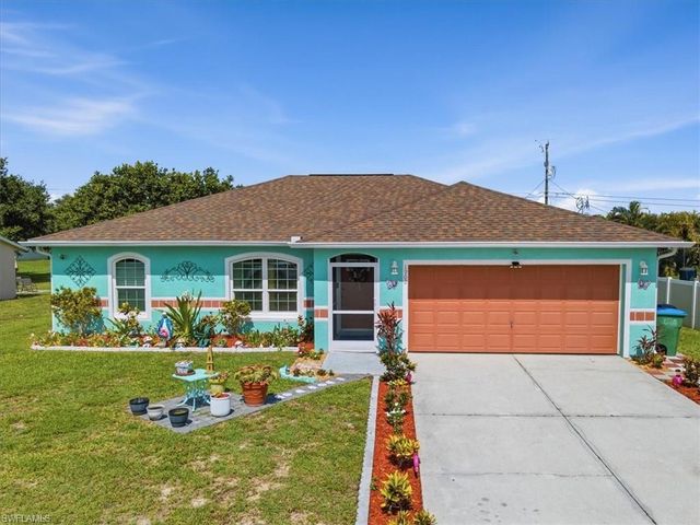 1902 NW 2nd PL, Cape Coral, FL 33993