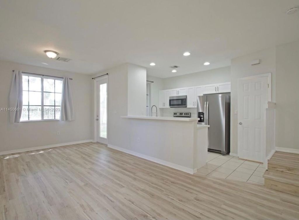 6030 SW 19th Place, North Lauderdale, FL 33068