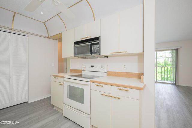 101 Bent Tree Dr Apt 16, Daytona Beach, FL 32114