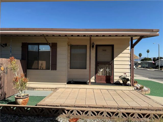 833 S Lyon Avenue, Hemet, CA 92543