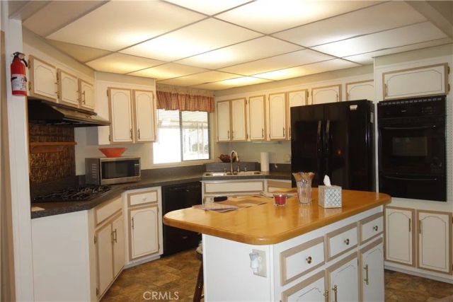 833 S Lyon Avenue, Hemet, CA 92543