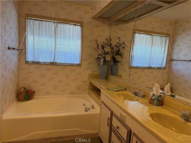 833 S Lyon Avenue, Hemet, CA 92543