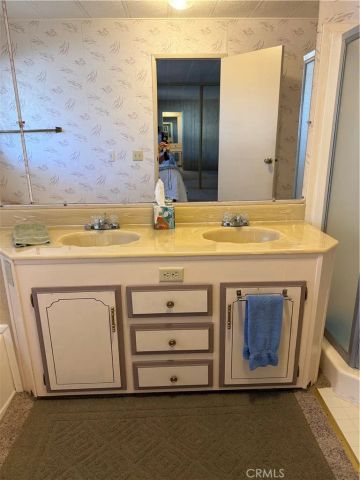 833 S Lyon Avenue, Hemet, CA 92543