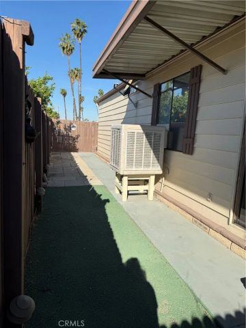 833 S Lyon Avenue, Hemet, CA 92543