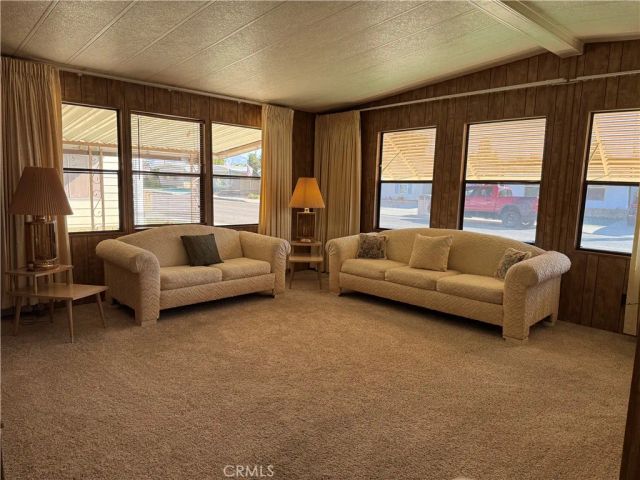 833 S Lyon Avenue, Hemet, CA 92543