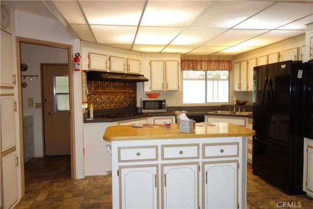 833 S Lyon Avenue, Hemet, CA 92543