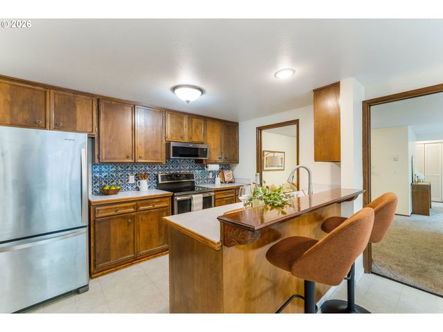 101 WESTBROOK Way, Eugene, OR 97405