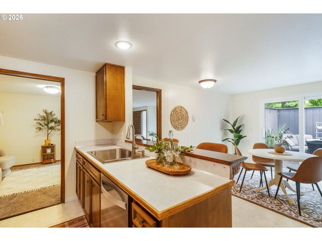 101 WESTBROOK Way, Eugene, OR 97405