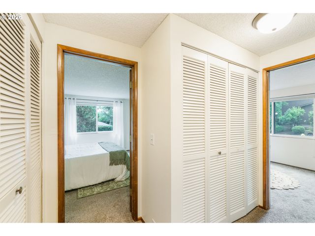 101 WESTBROOK Way, Eugene, OR 97405