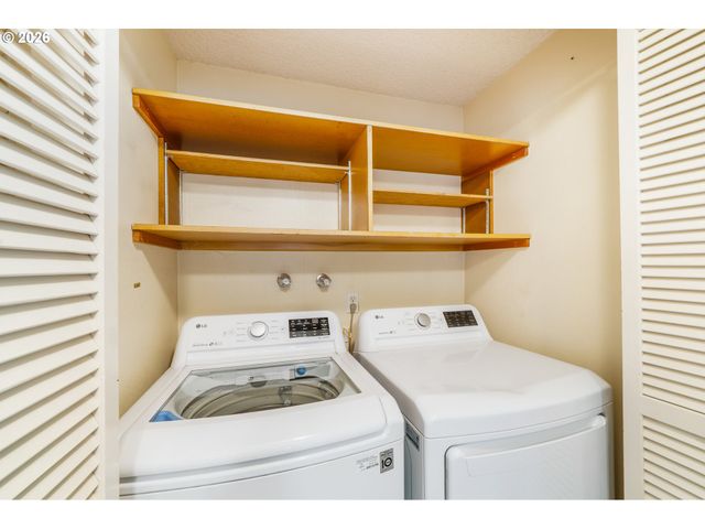 101 WESTBROOK Way, Eugene, OR 97405