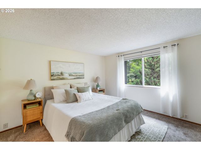 101 WESTBROOK Way, Eugene, OR 97405