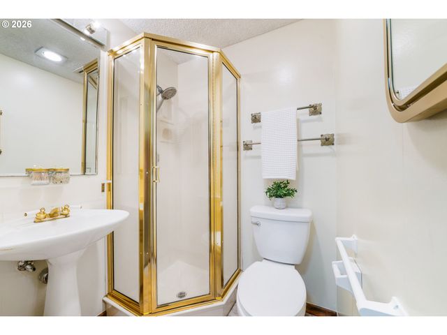 101 WESTBROOK Way, Eugene, OR 97405